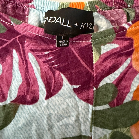 Kendall & Kylie Tropical Wide-Leg Pants - Picture 5 of 5